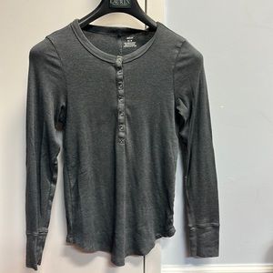 Grey super cute Aerie t-shirt. Barely worn!